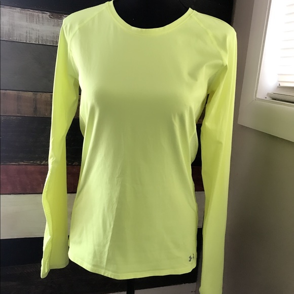 Under Armour Tops - Under Armour heat gear size M
